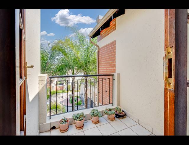 1 BEDROOM APARTMENT FOR SALE IN LONEHILL